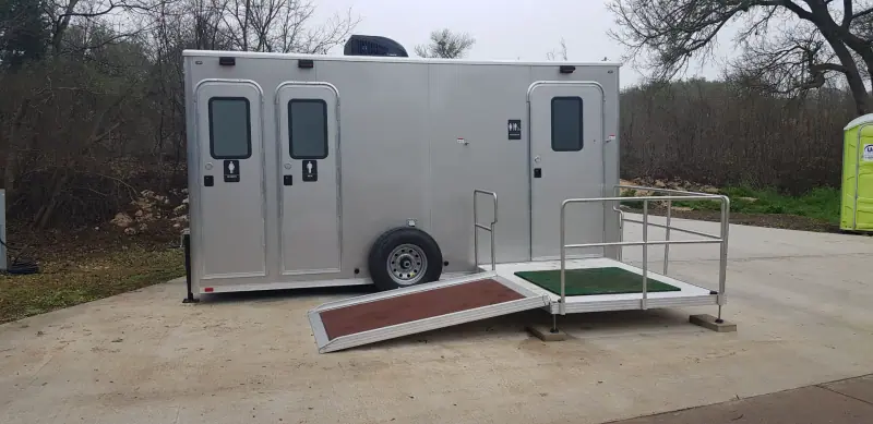 Three-door restroom trailer with two ramp landings