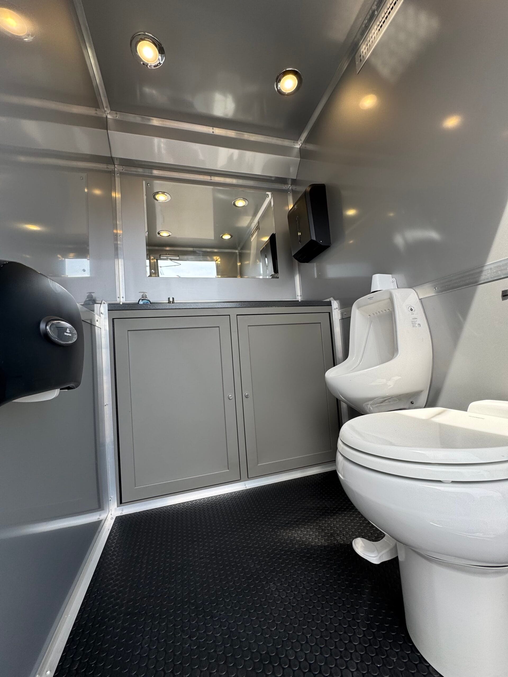 3 private room restroom trailer 16′ x 6′ - Image 6