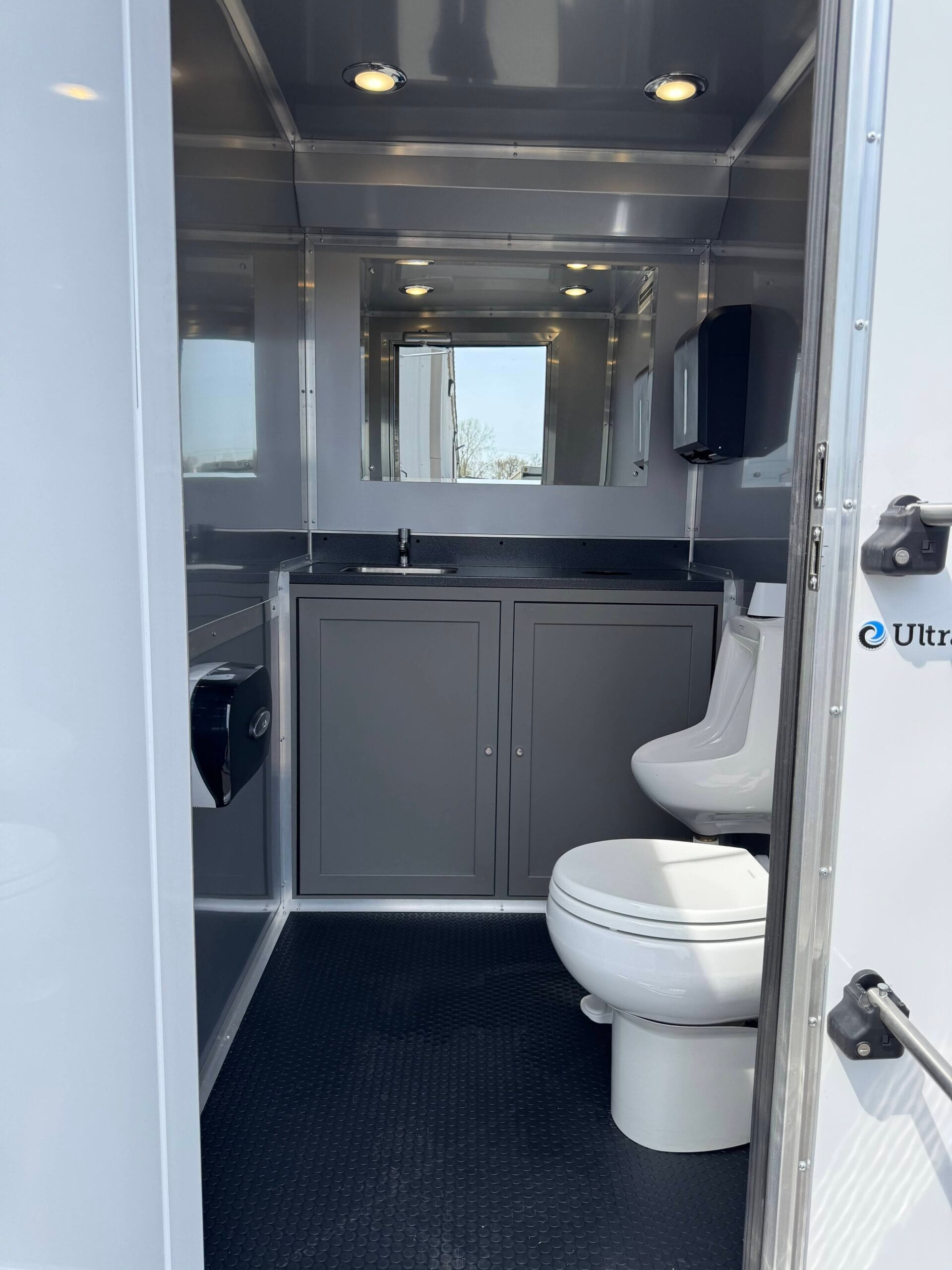 3 private room restroom trailer 16′ x 6′ - Image 8