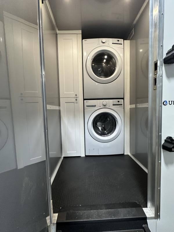 3 private room shower restroom and laundry trailer - Image 2