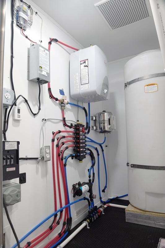 3 private room restroom trailer 16′ x 6′ - Image 2